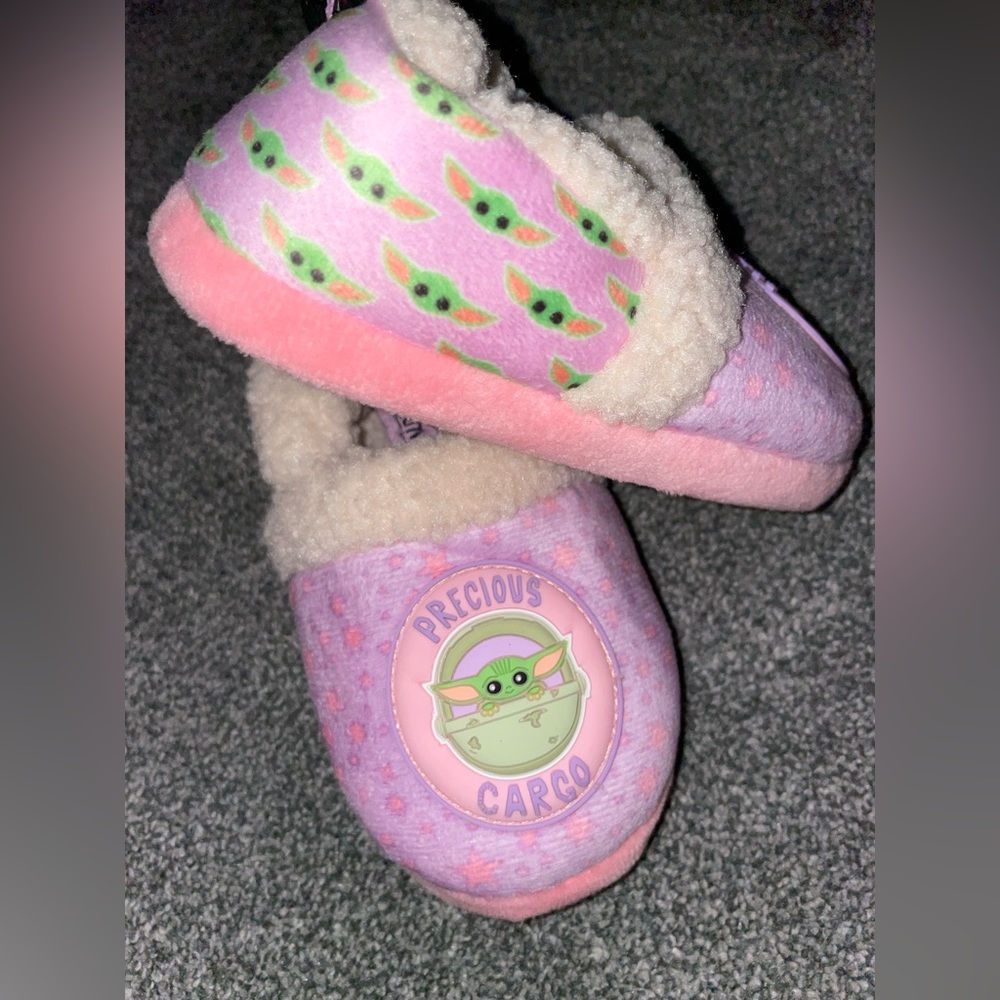Brand New Toddler Girls 9/10 Baby Yoda Grogu Slippers Precious Cargo Star Wars